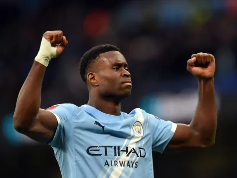 Tân binh Man City từ chối nhận giải hay nhất trận