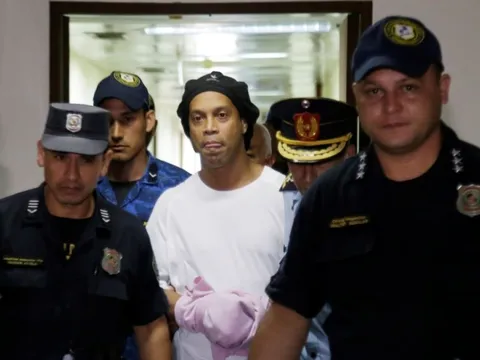 Tình tiết mới vụ Ronaldinho ngồi tù