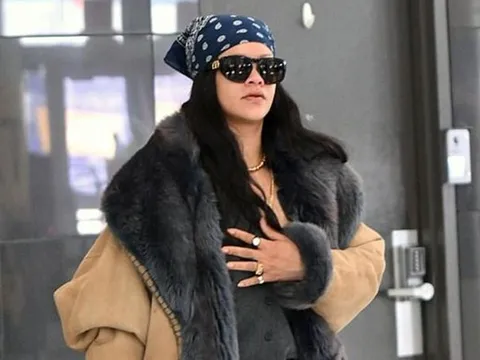 Rihanna xuất hiện gây chú ý
