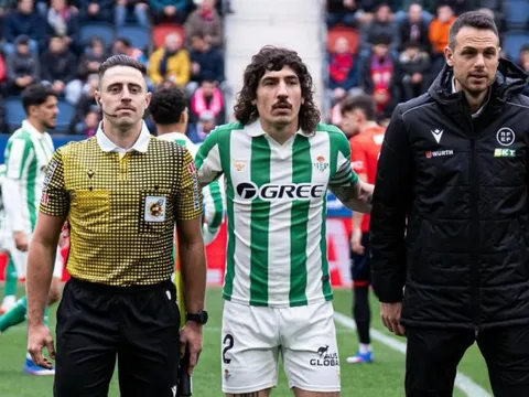 Bellerin gây sốt La Liga với mẫu áo retro