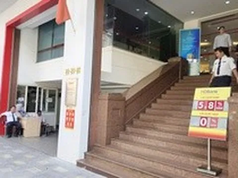 Người dân tăng cường gửi tiết kiệm ngân hàng