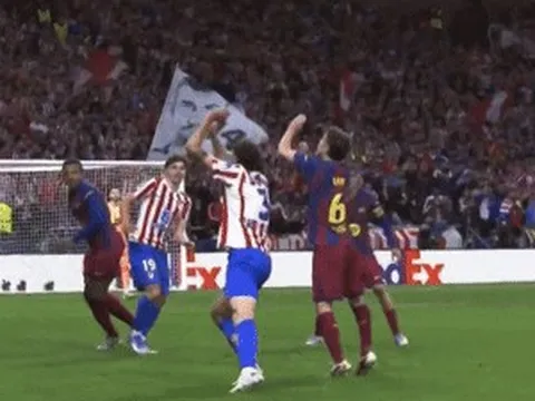 Gavi thoát thẻ đỏ sau pha thúc cùi chỏ