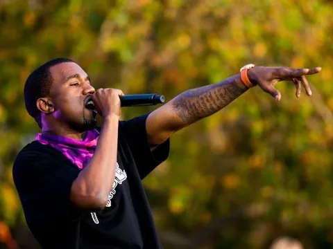 Kanye West bị từ chối tham dự sự kiện tại Pháp