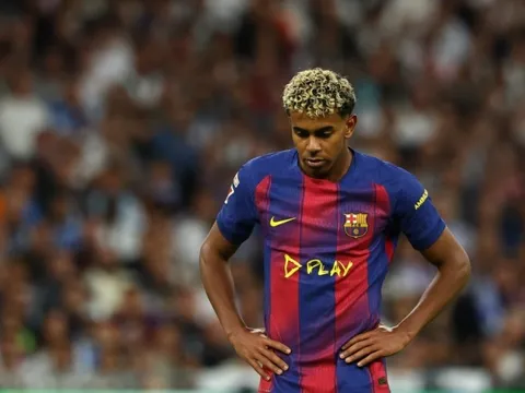 Barcelona bị loại đau đớn vì thiếu một người vụng về, chậm chạp