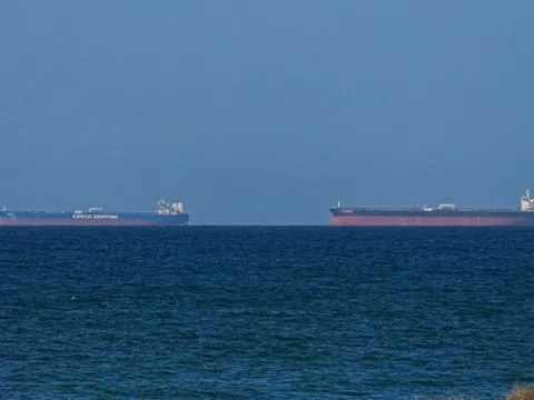 Mở cửa lại eo biển Hormuz có ý nghĩa gì đối với thị trường thế giới?