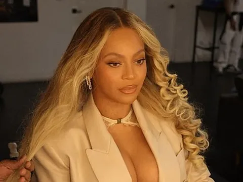 Beyoncé 'đốt mắt' với loạt ảnh táo bạo