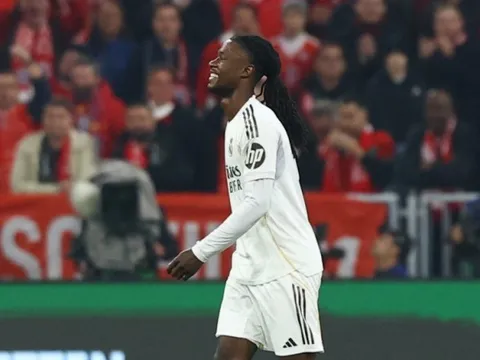 Cả châu Âu dậy sóng vì thẻ đỏ của Camavinga