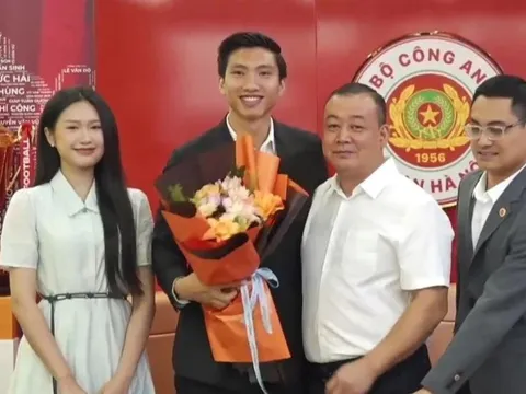 Hải My xuất hiện cạnh Văn Hậu