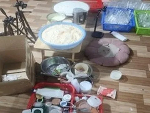 Phát hiện cơ sở pha chế "kem ủ da siêu trắng" từ bột gạo và hóa chất