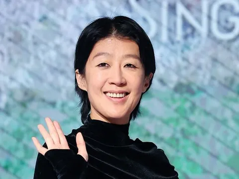 Ly hôn sau hơn 22 năm gắn bó, sao Hàn bất ngờ chọn cách sống khác lạ