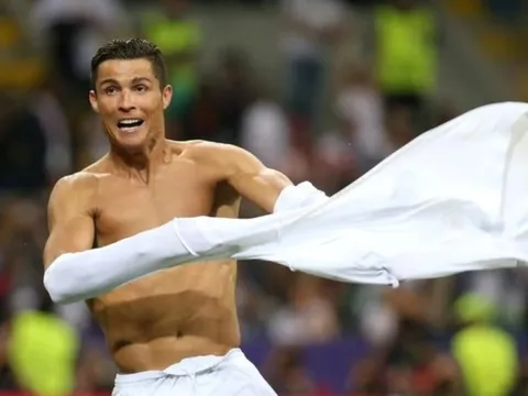 Nhìn Barcelona bất lực mới thấy Ronaldo hay thế nào