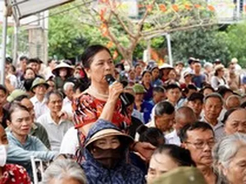 Người dân ngồi chật kín nhà văn hóa nghe thông tin giá đền bù đất tại siêu dự án Olympic 925.000 tỷ đồng có quy mô lớn nhất lịch sử Vingroup