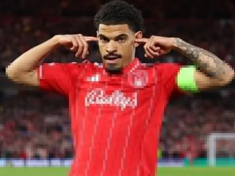 Nottingham vào bán kết cúp châu Âu sau 42 năm