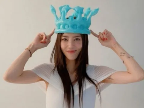 Ca sĩ Son Dam Bi khoe vóc dáng hoàn hảo sau khi sinh con