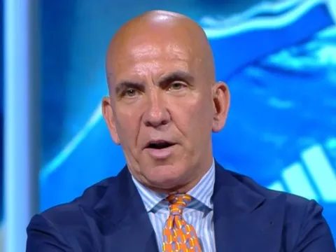 Hành động kỳ lạ của danh thủ Italy