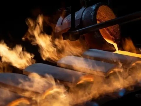 Giá vàng hôm nay 17/4/2026 'chật vật' dưới mốc 4.800 USD, giá bạc gây bất ngờ; Giá vàng trong nước liệu có giảm mạnh bởi thông tin này?