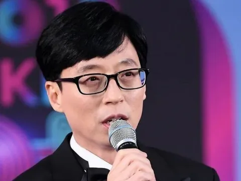 'MC quốc dân' Yoo Jae Suk tiếp tục ghi điểm với hành động đẹp