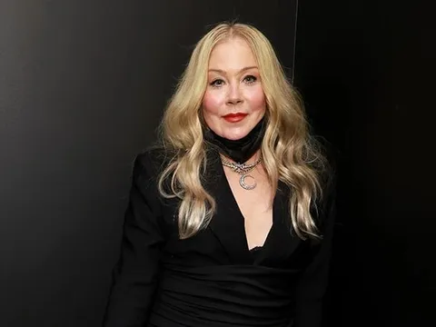 Nữ diễn viên Christina Applegate phản hồi thông tin 'đang nhập viện'