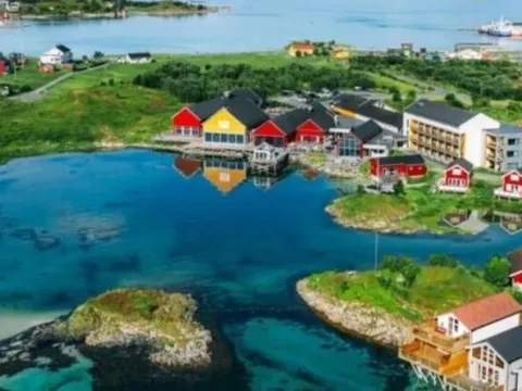 Na Uy: Sống không cần đồng hồ tại ngôi làng 69 ngày Mặt trời không lặn