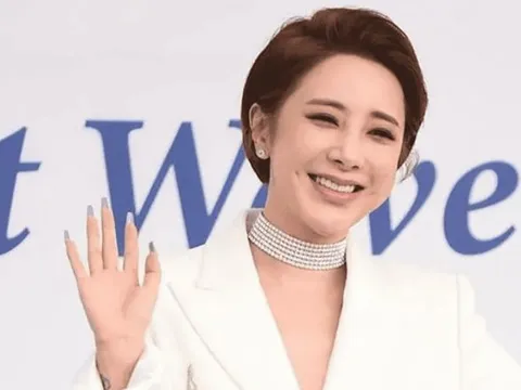 Nữ ca sĩ hạng A hối hận vì ném hơn 180 tỷ vào đồ hiệu