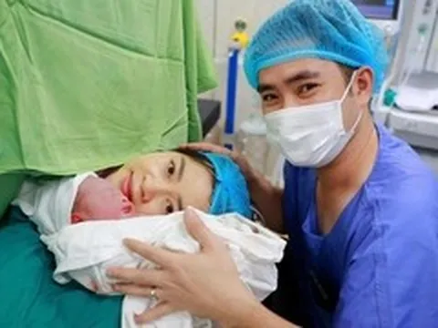 Kỳ tích tại BV Phụ sản Hà Nội: Hai trẻ song sinh chào đời cách nhau 13 tuần