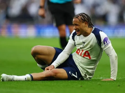 Xavi Simons bật khóc, Tottenham chìm sâu