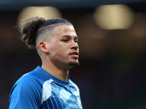 Sự nghiệp lao dốc, Phillips vẫn kiếm bộn tiền