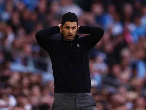 Mikel Arteta chết lặng