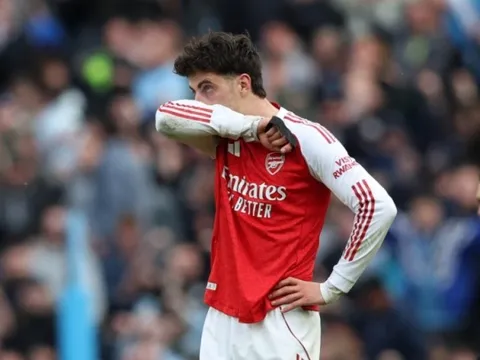 Neville chỉ ra thời điểm sụp đổ tiếp theo của Arsenal