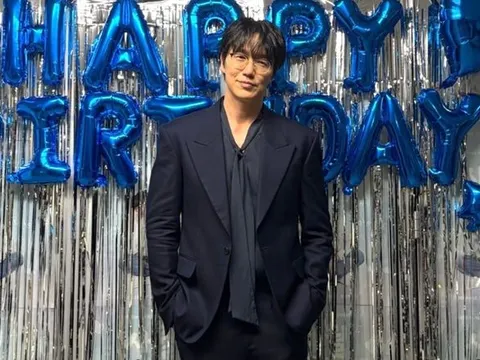 Ca sĩ Sung Si Kyung gây sốt với diện mạo thon gọn sau khi giảm 10kg