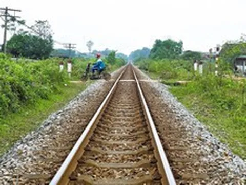 65 vụ tai nạn trong 4 tháng: Lối đi tự mở tiếp tục là “điểm đen" an toàn đường sắt