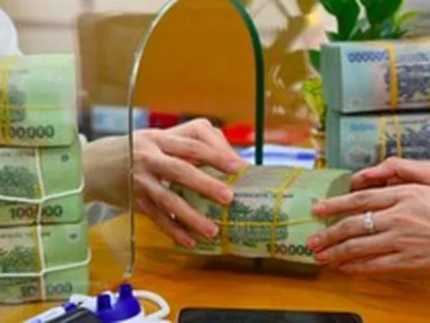 "Chốt lời vàng thành công ở đỉnh, tôi đem toàn bộ gửi tiết kiệm, tháng nhận gần 15 triệu đồng tiền lãi"