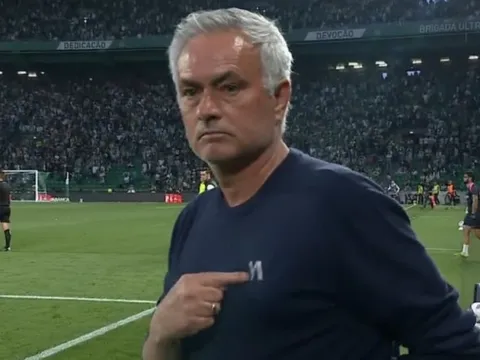 Mourinho gây chú ý