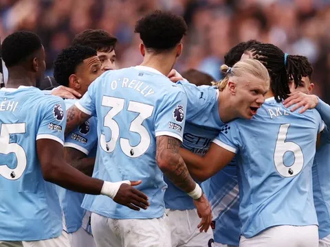 CĐV Man City chế nhạo Arsenal