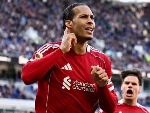 Liverpool báo tin buồn cho Chelsea