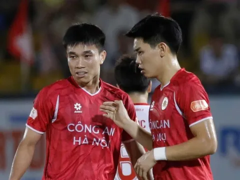 Đình Bắc ghi bàn 3 trận liên tiếp ở V.League