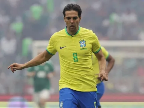 Body tuổi 43 gây kinh ngạc của Kaka