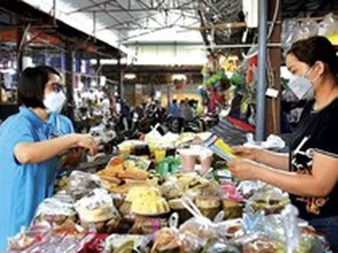 Đề xuất nâng ngưỡng miễn thuế lên 2 tỉ đồng: Có phù hợp thực tế hộ kinh doanh?