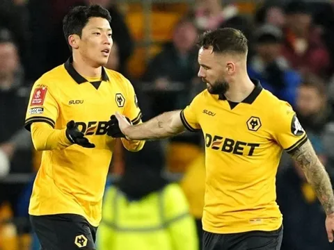 Đội Premier League đầu tiên xuống hạng