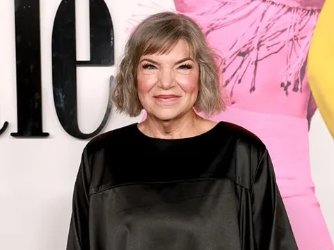 Nữ diễn viên Mindy Cohn đang chiến đấu với căn bệnh ung thư