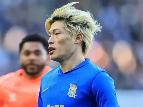 Tiền đạo Nhật Bản bị vạch trần ở Anh