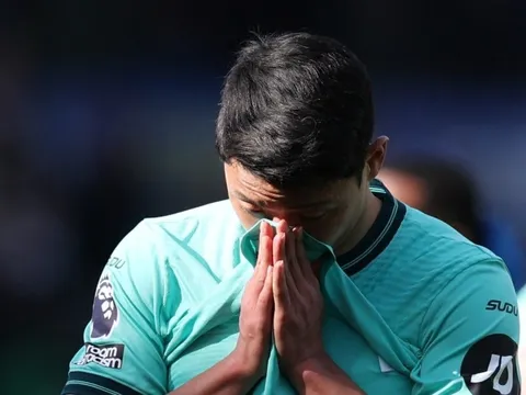 Wolves lập kỷ lục kỳ lạ sau mùa giải thảm họa