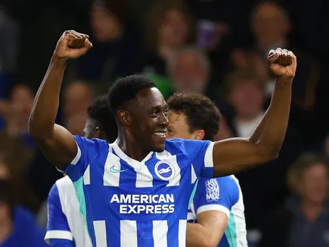 Welbeck lại gây kinh ngạc