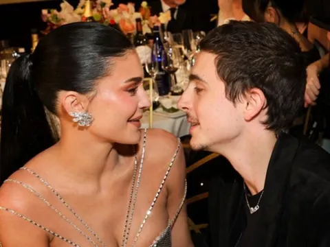 Bạn gái của Timothée Chalamet đang đối mặt với rắc rối pháp lý