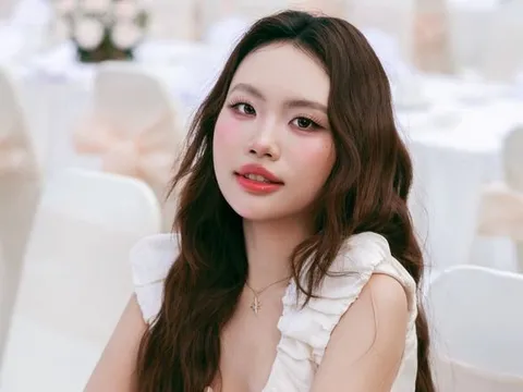 Tin nhắn vỏn vẹn 15 chữ của Phương Mỹ Chi gây chú ý