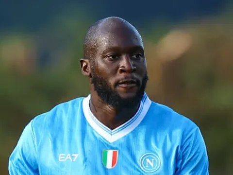 Lukaku bị phạt tiền