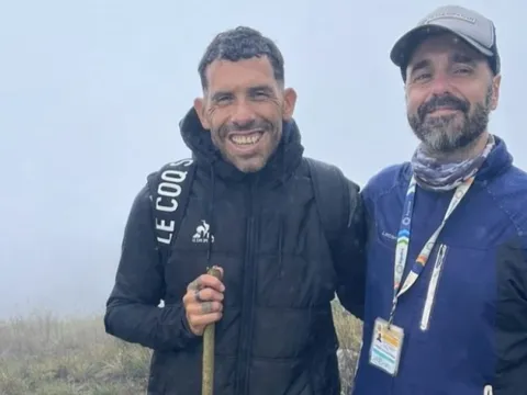 Carlos Tevez gây kinh ngạc ở tuổi 42