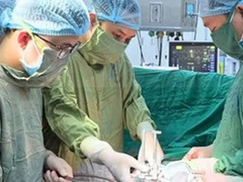 Thai 'lạc chỗ' nằm ở vị trí nguy hiểm, bác sĩ cân não từng giây với ca mổ khó