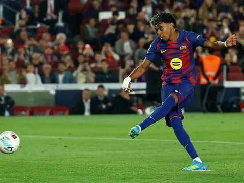 Barcelona run sợ vì cú ngã của Lamine Yamal