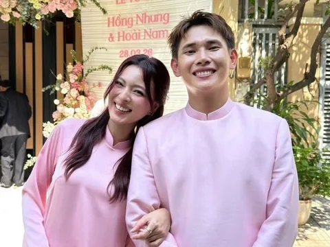 Tú Hảo đăng tải loạt khoảnh khắc 'cực tình' bên Quỳnh Lý